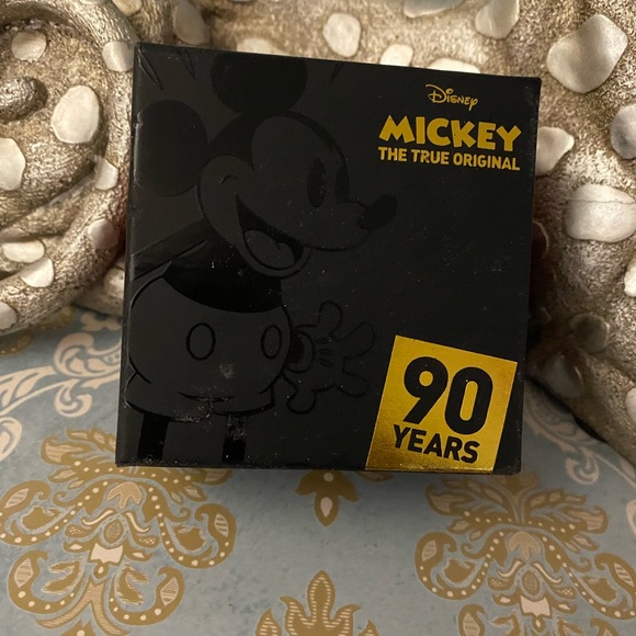💖NIB DISNEY MICKEY EARRINGS💖 - Picture 4 of 4